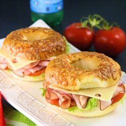BAGEL DE JAMÓN Y QUESO